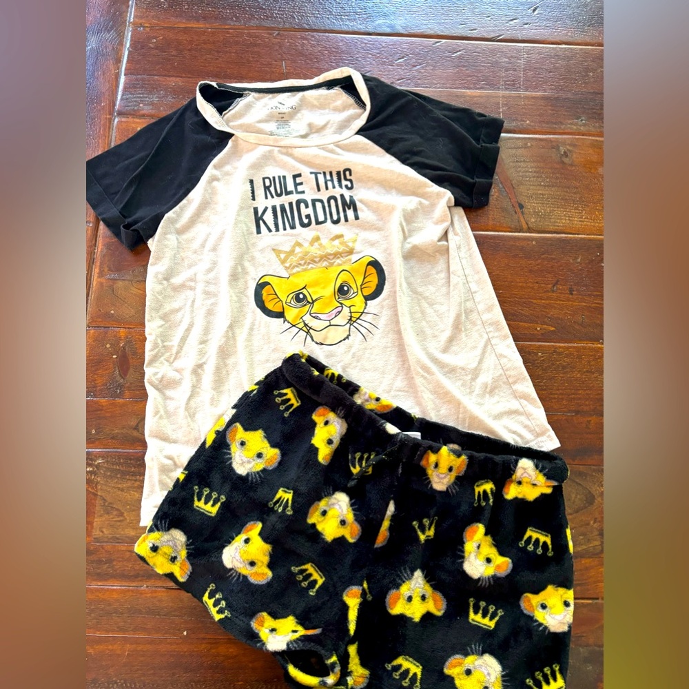 Women’s Disney lion king pajama set